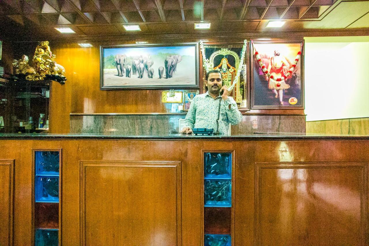 Priyanka Residency Hotel Bangalore Buitenkant foto