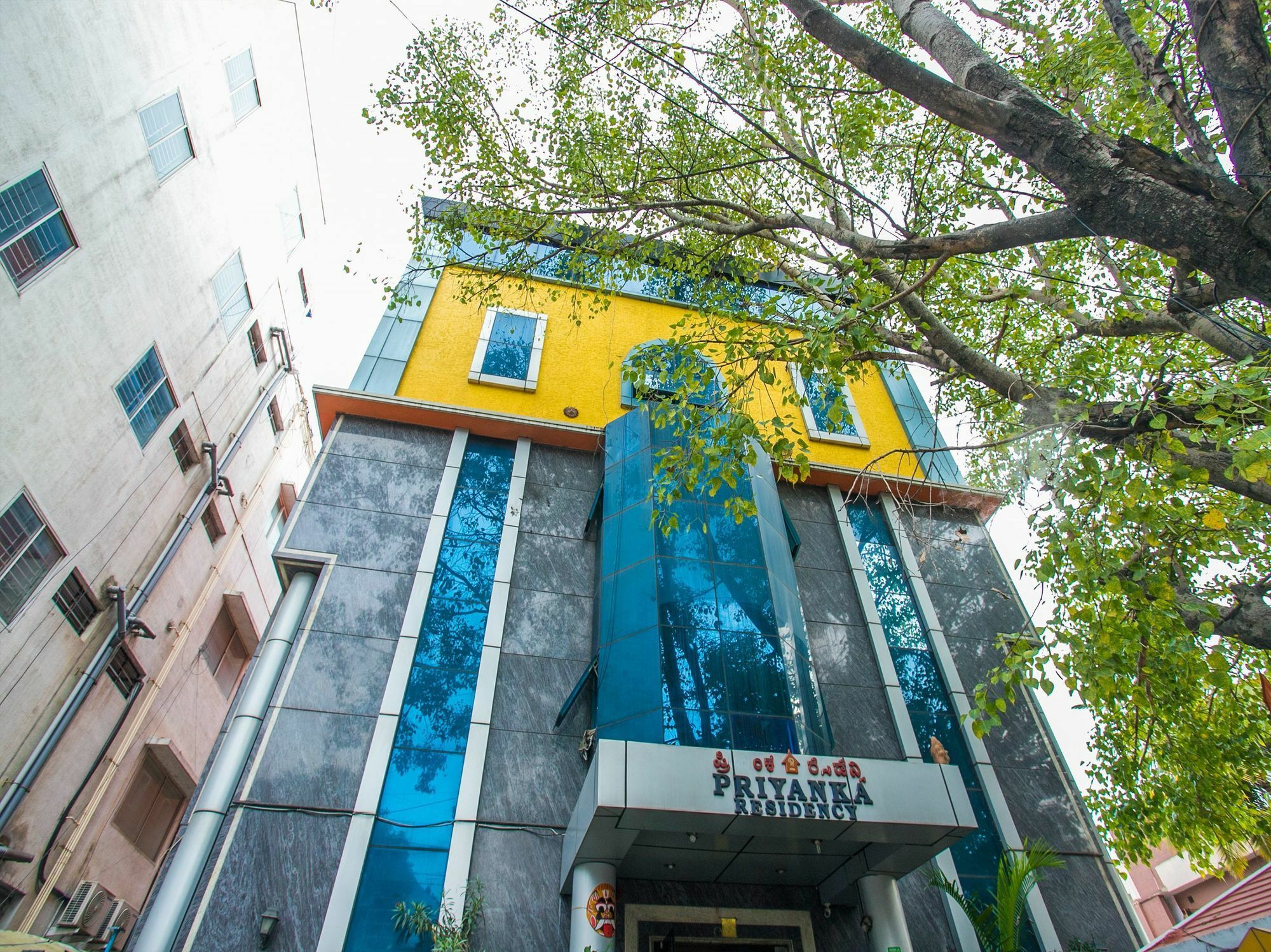 Priyanka Residency Hotel Bangalore Buitenkant foto